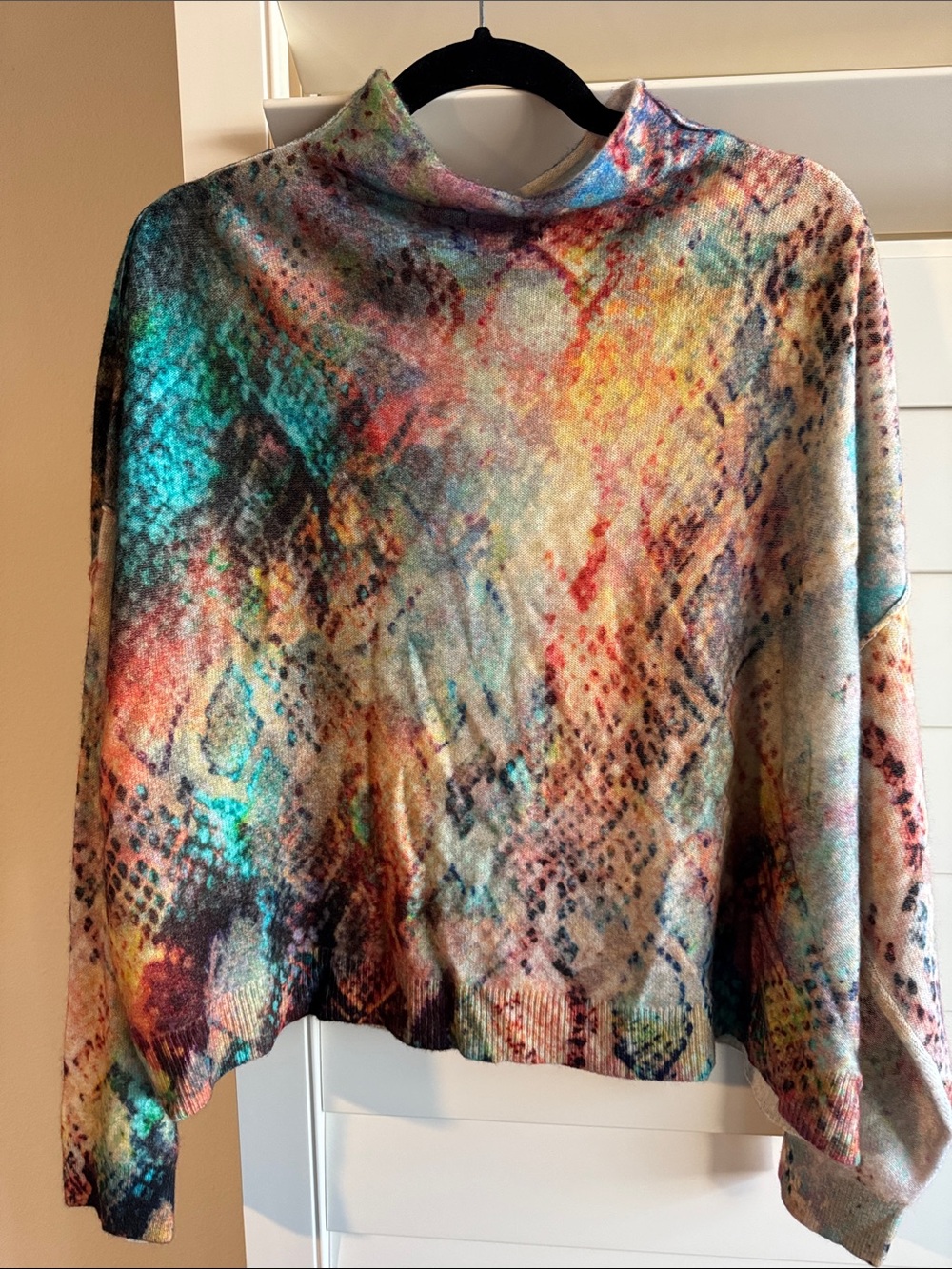 Anthropolgie Multicolor Abstract Snake-Print Cowl Neck Boxy Cropped Sweater! 🩵🖤🩶